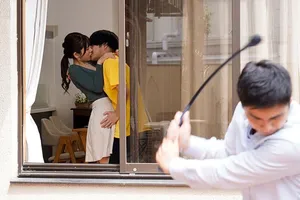 Cô bạn thân rủ đến chơi với 2 đứa bạn thì tự dưng 2 đứa nó làm tình nhau