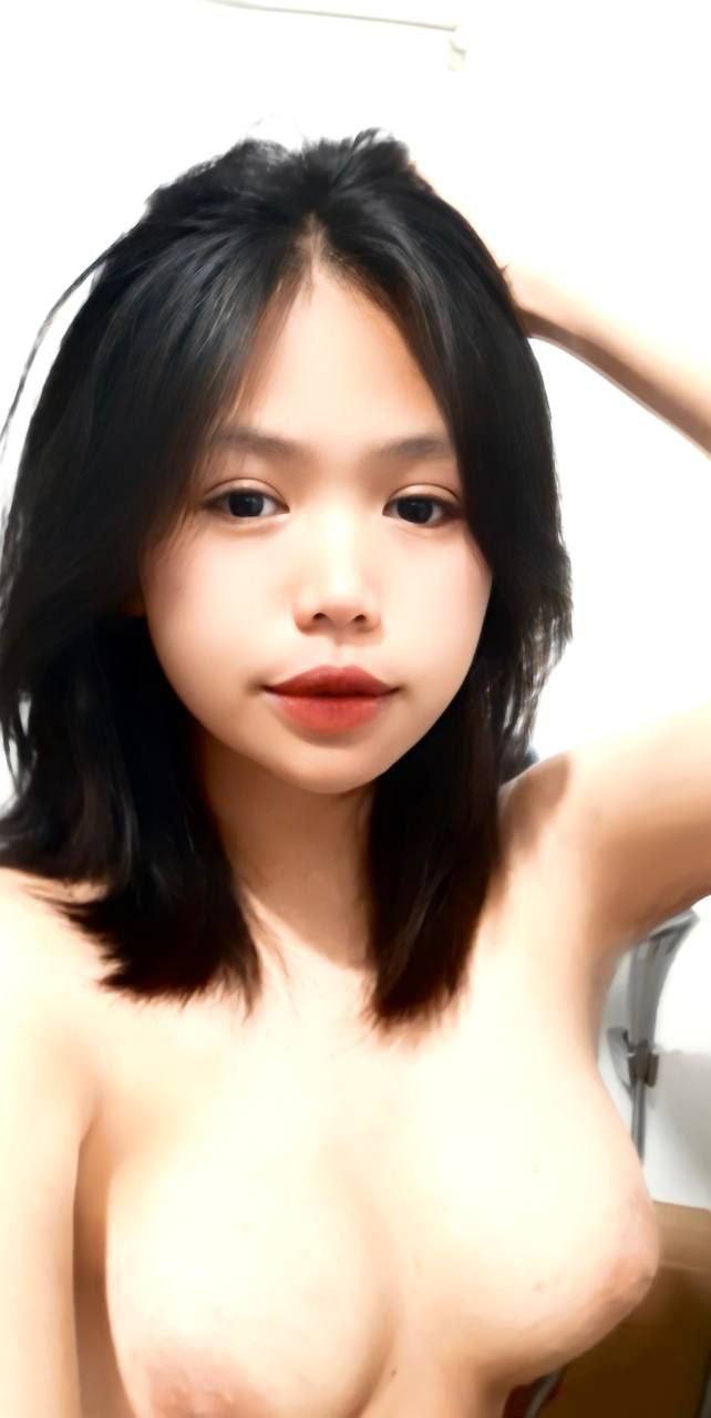 Con đĩ cúp F, vừa sờ mó vừa quan hệ cùng lúc thật tuyệt