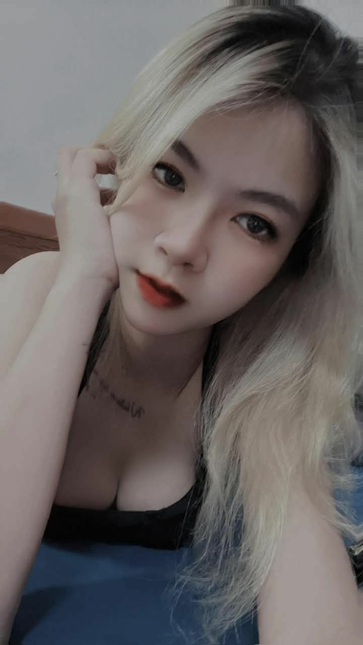 Cô giáo dâm bị học sinh xuất tinh vào lồn